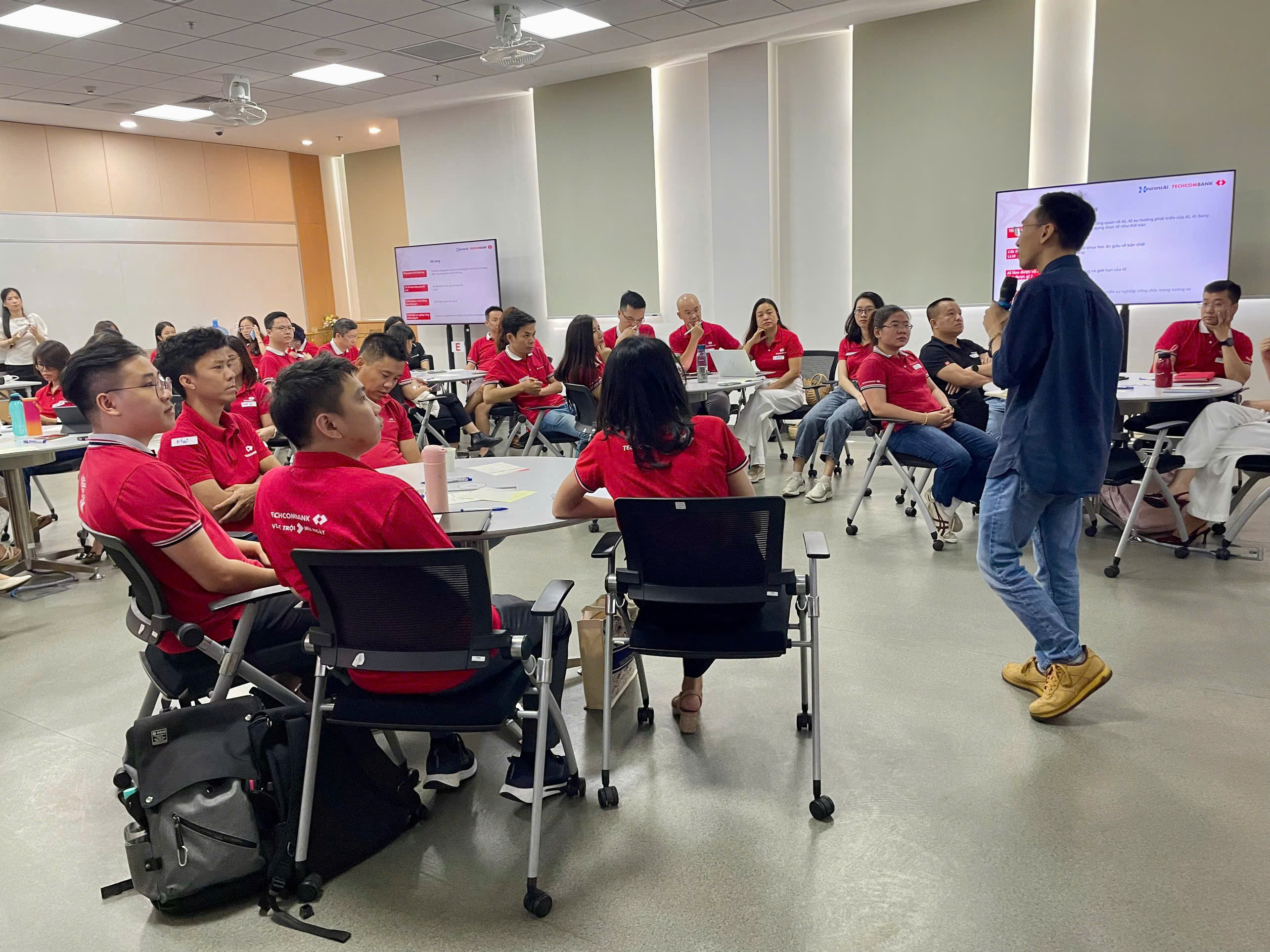 Giảng viên hướng dẫn học viên