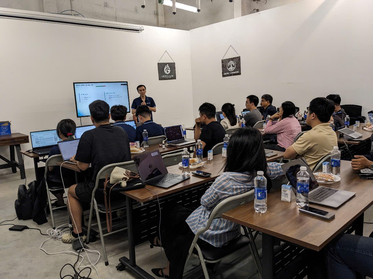 Workshop đào tạo AI tại doanh nghiệp - Neurons AI